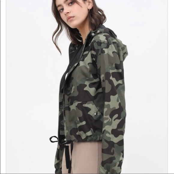 SOLD! Last 1 🎈Light weight camo jacket - Picture 2 of 4
